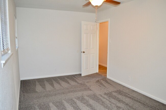Building Photo - Beautifully remodeled 4 bedroom 2 bath hom...