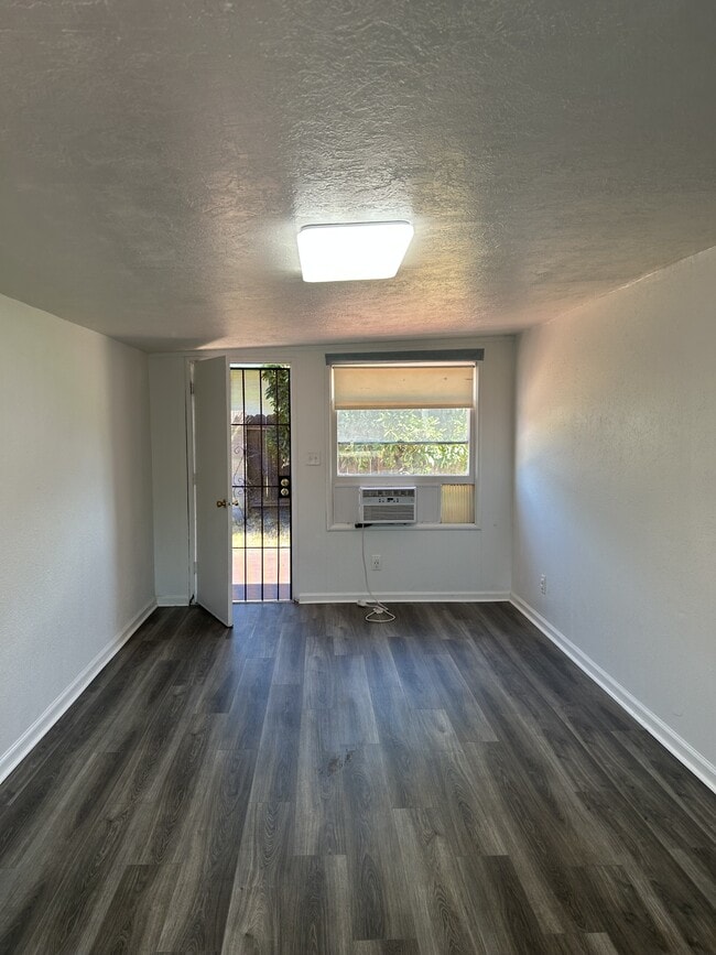 Building Photo - 1301 Higbee Dr