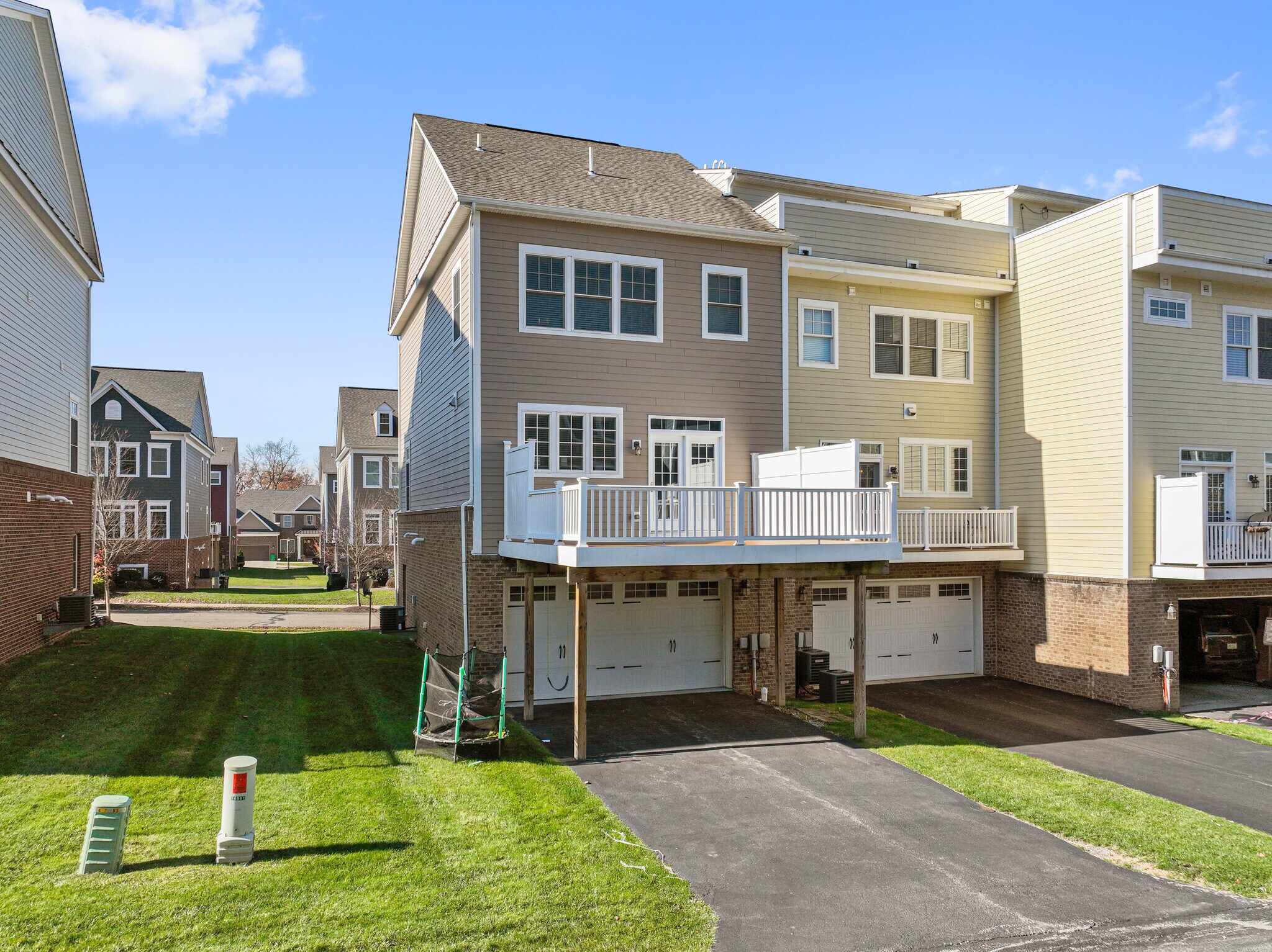 Building Photo - 337 Osona Ln