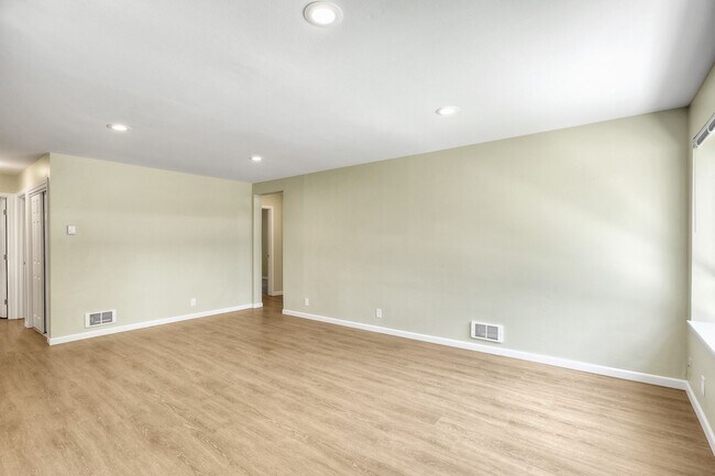 Building Photo - 15532 27th Ave NE