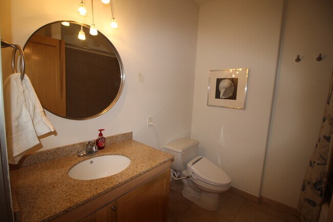 Building Photo - 9420 Seawall Blvd