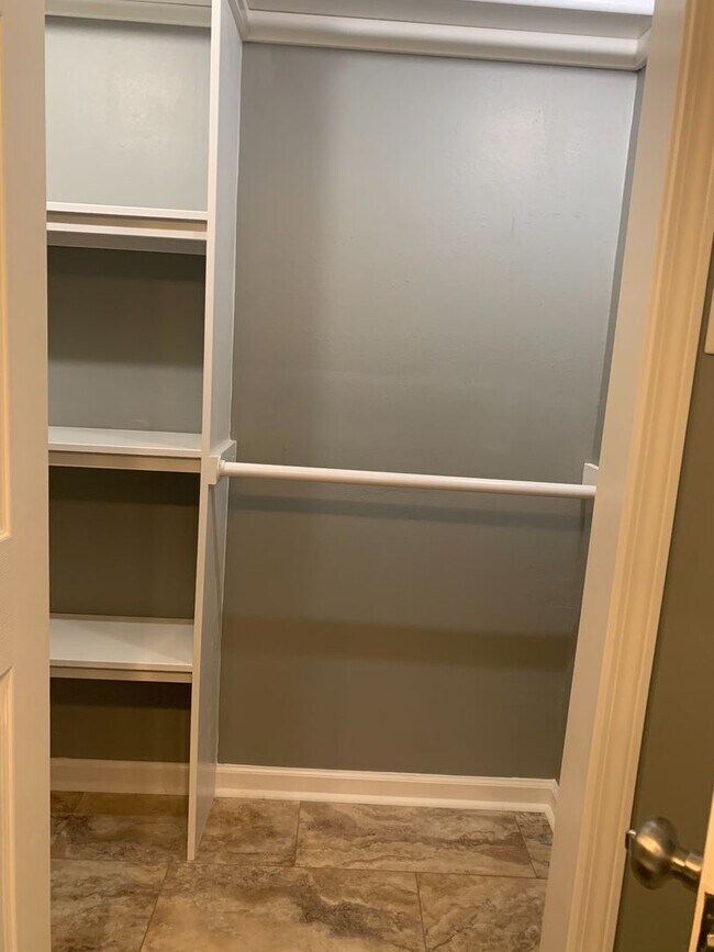 Building Photo - 1 Summer Ridge Ct