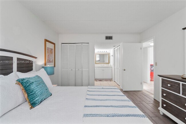 Building Photo - 1145 N Shannon Ave