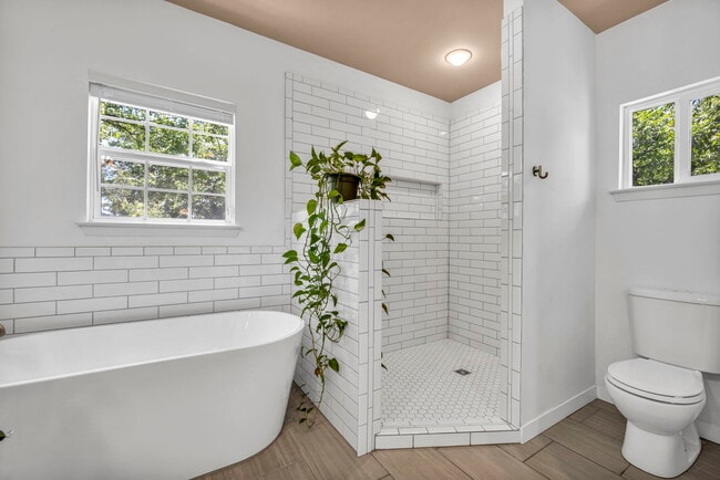 Building Photo - 4203 Duval St