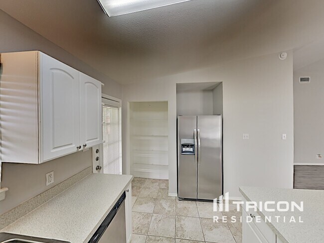Building Photo - 901 Loganwood Dr