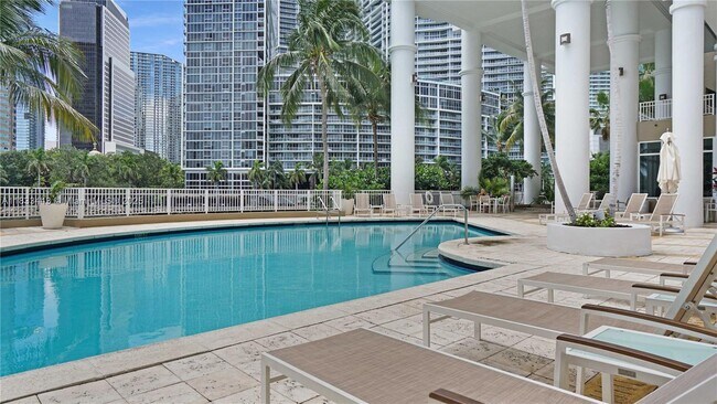 Building Photo - 801 Brickell Key Blvd