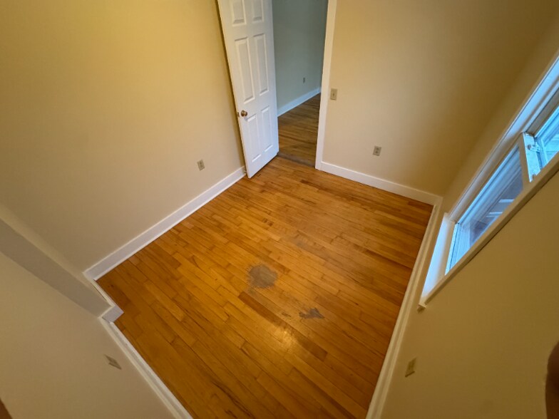 Building Photo - 7 Second St