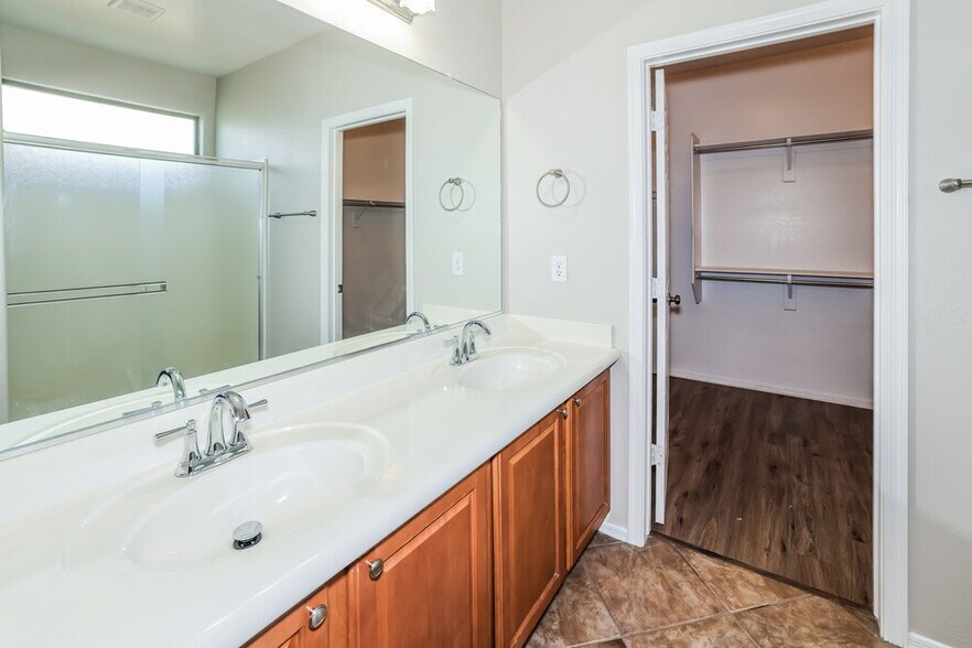 Building Photo - 40810 N Hudson Ct