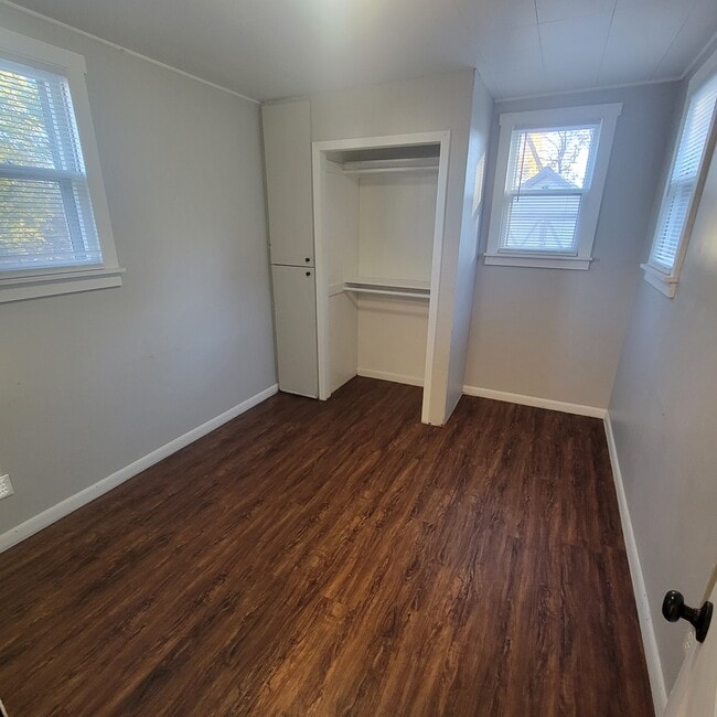 Building Photo - 242 9th Ave N