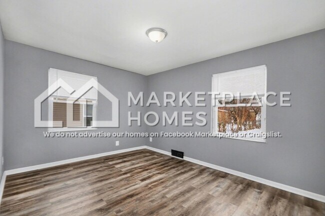 Building Photo - 12444 Sarsfield Ave