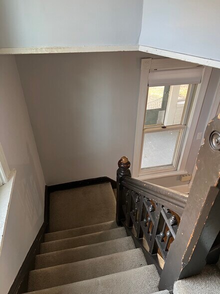 Building Photo - 114 Bedford St SE