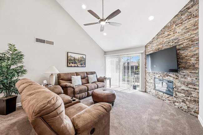 Building Photo - 7340 N Vía Camello Del Norte