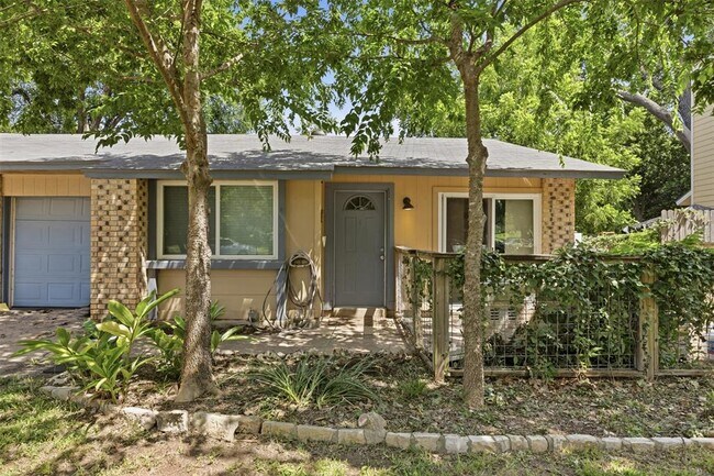 Building Photo - 409 Lake Creek Cir