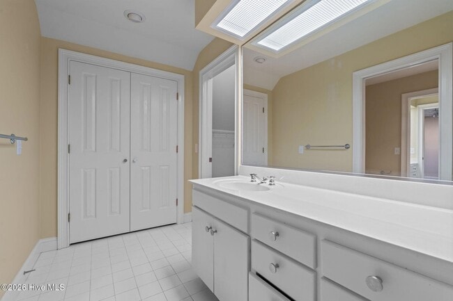 Building Photo - 50 Oak Meadow Rd