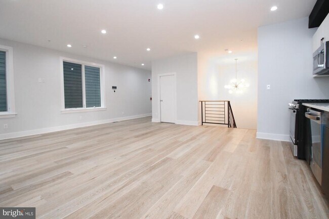 Building Photo - 810 N Uber St