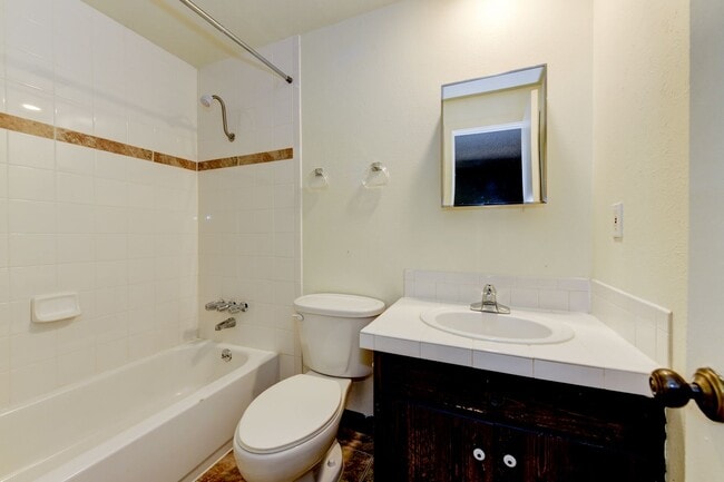 Building Photo - 840 North St