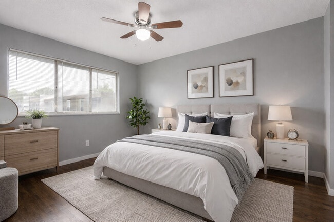 Building Photo - 421 W 87 Pl