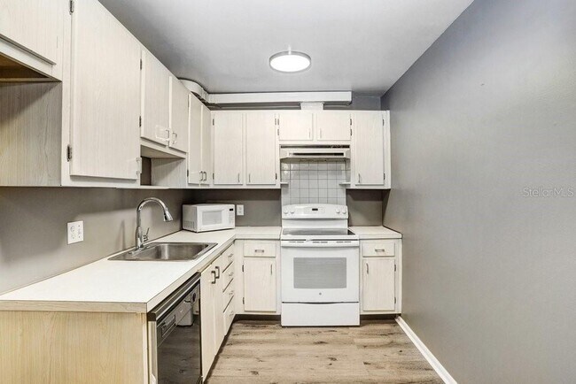 Building Photo - 4611 W Fig St