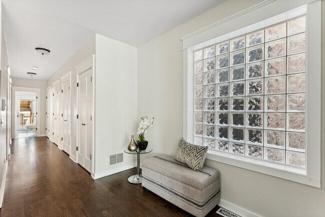 Building Photo - 3511 N Seminary Ave