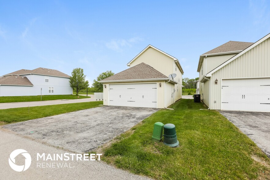 Building Photo - 411 NE Wolf Creek Dr