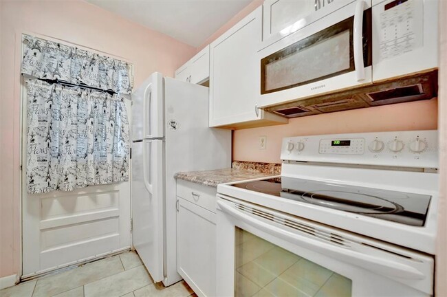 Building Photo - 2 N Fernwood Ave