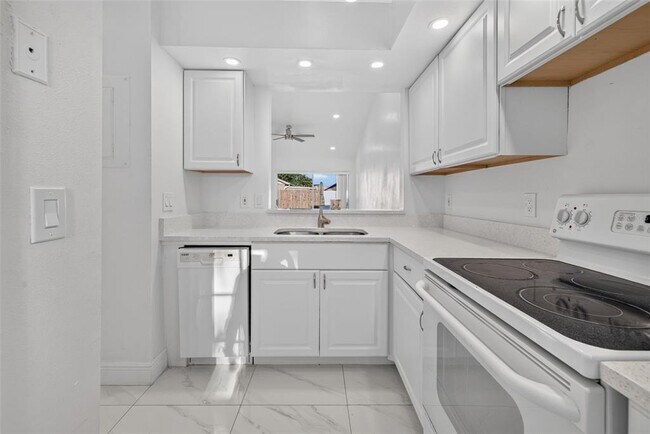 Building Photo - 3128 Sandy Shore Ln