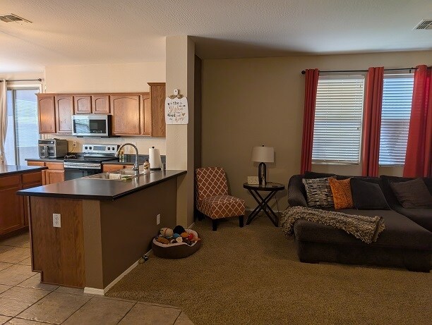 Building Photo - 46057 W Dutchman Dr