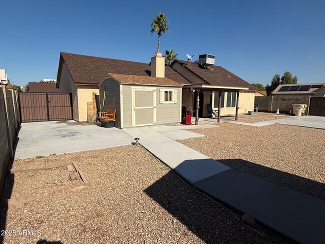 Building Photo - 5535 W Willow Ave