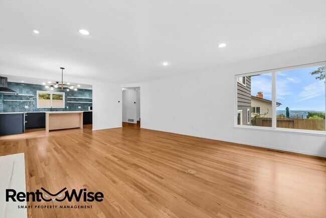 Building Photo - 315 Crestmont Dr