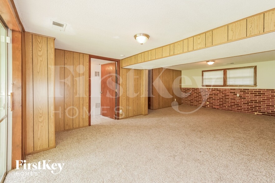 Building Photo - 9827 Drury Ave