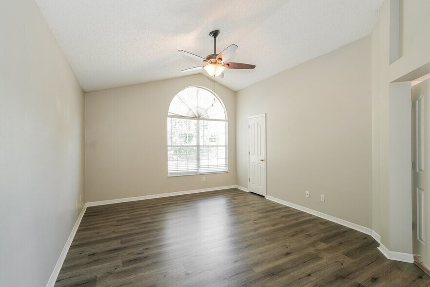 Building Photo - 1721 Scotch Pine Dr