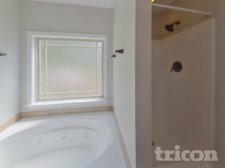 Building Photo - 580 Marchbanks Rd