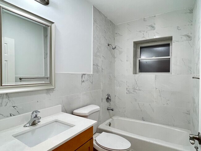 Building Photo - 303 W 24th St