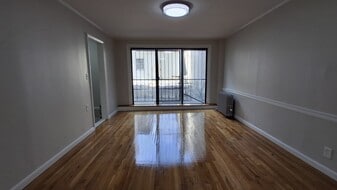 Building Photo - 330 Hudson St