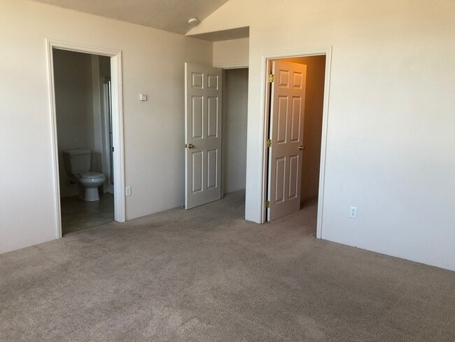 Building Photo - 252 Hiatt Ln