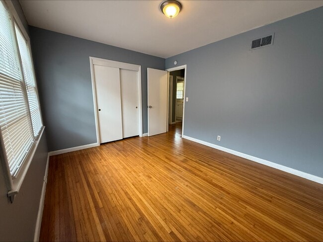 Building Photo - 4511 E 45th St