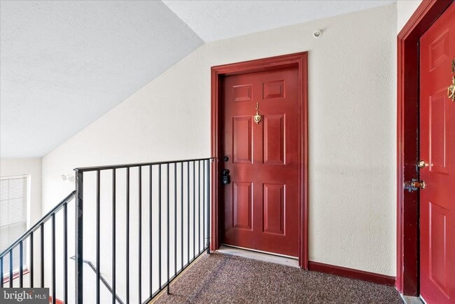 Building Photo - 5640 Wade Ct