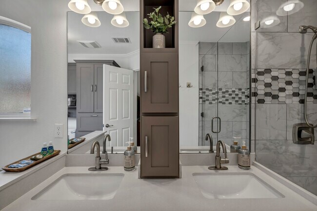 Building Photo - 505 Sunflower Dr