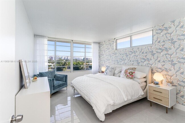 Building Photo - 9101 E Bay Harbor Dr