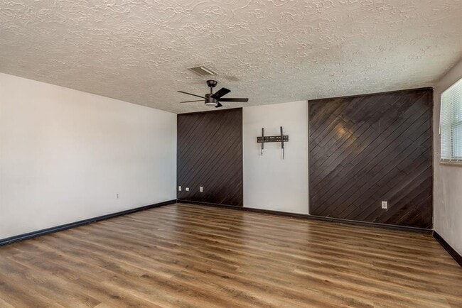 Building Photo - 3332 Chauncy Rd