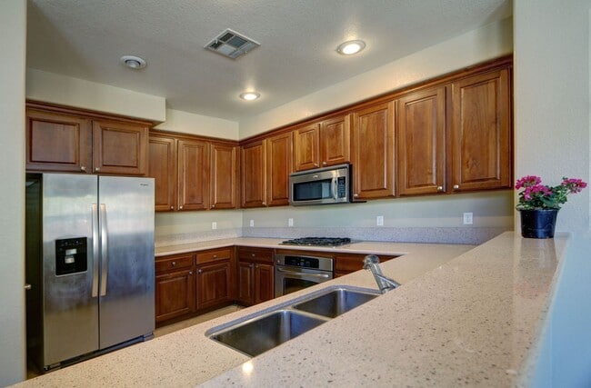 Building Photo - Step into  luxurious simplicity