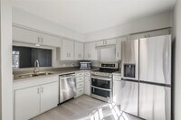 Building Photo - 817 S Ripple Creek Dr
