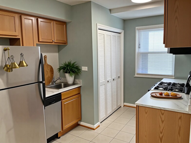 Building Photo - 526 Kenyon St NW