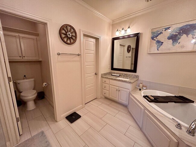 Building Photo - 3 Bed 2 Bath Mid Term Rental