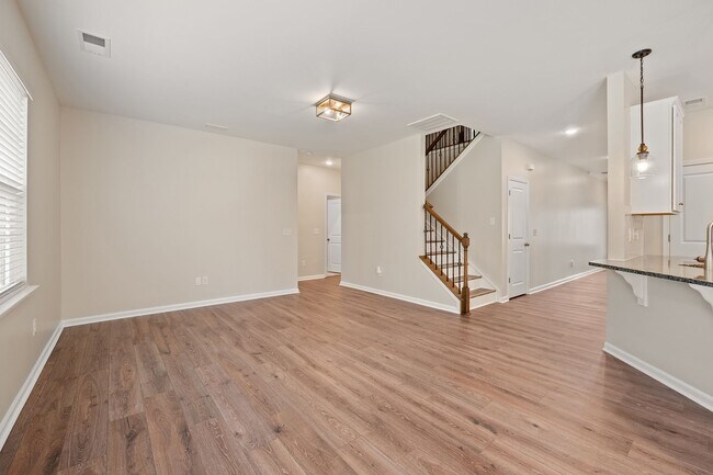 Building Photo - Stunning New Home in Enclave section Chateau