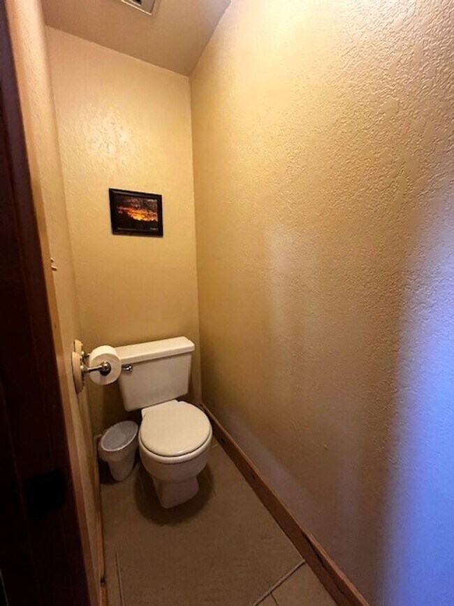 Building Photo - Long Term Rental- Lagoon Townhomes 720D