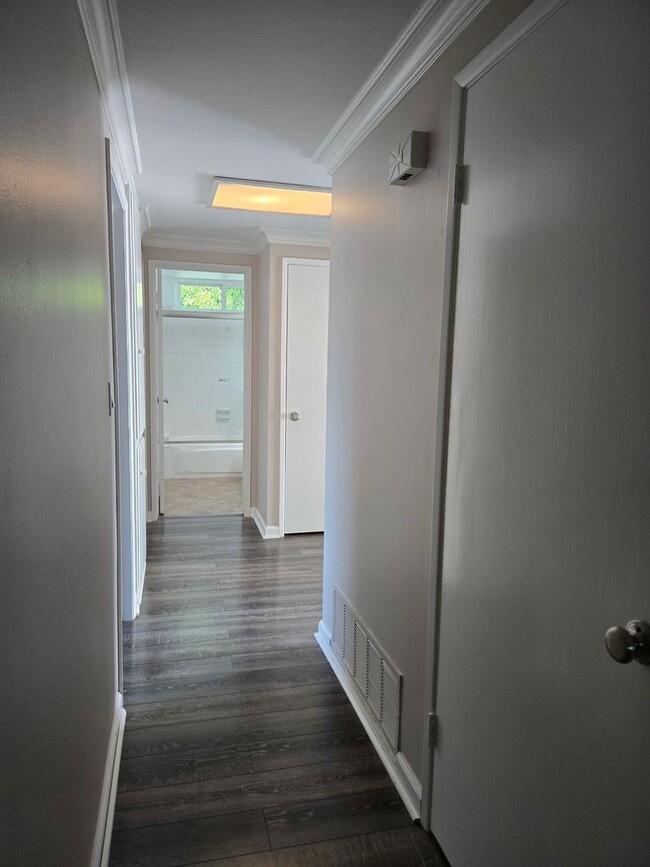 Building Photo - Spacious Northridge Family home near the N...