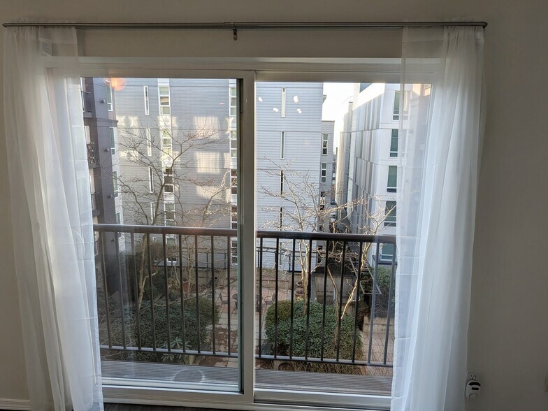 Building Photo - 323 Queen Anne Ave N