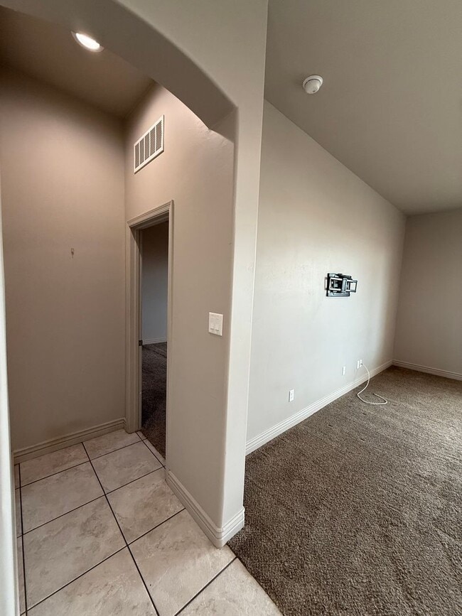 Building Photo - 4 Bedroom in Villa Chaparral!