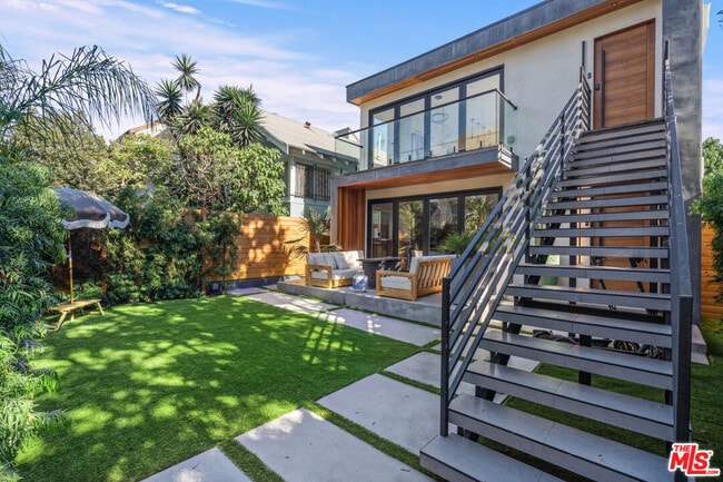 Building Photo - 38 Paloma Ave